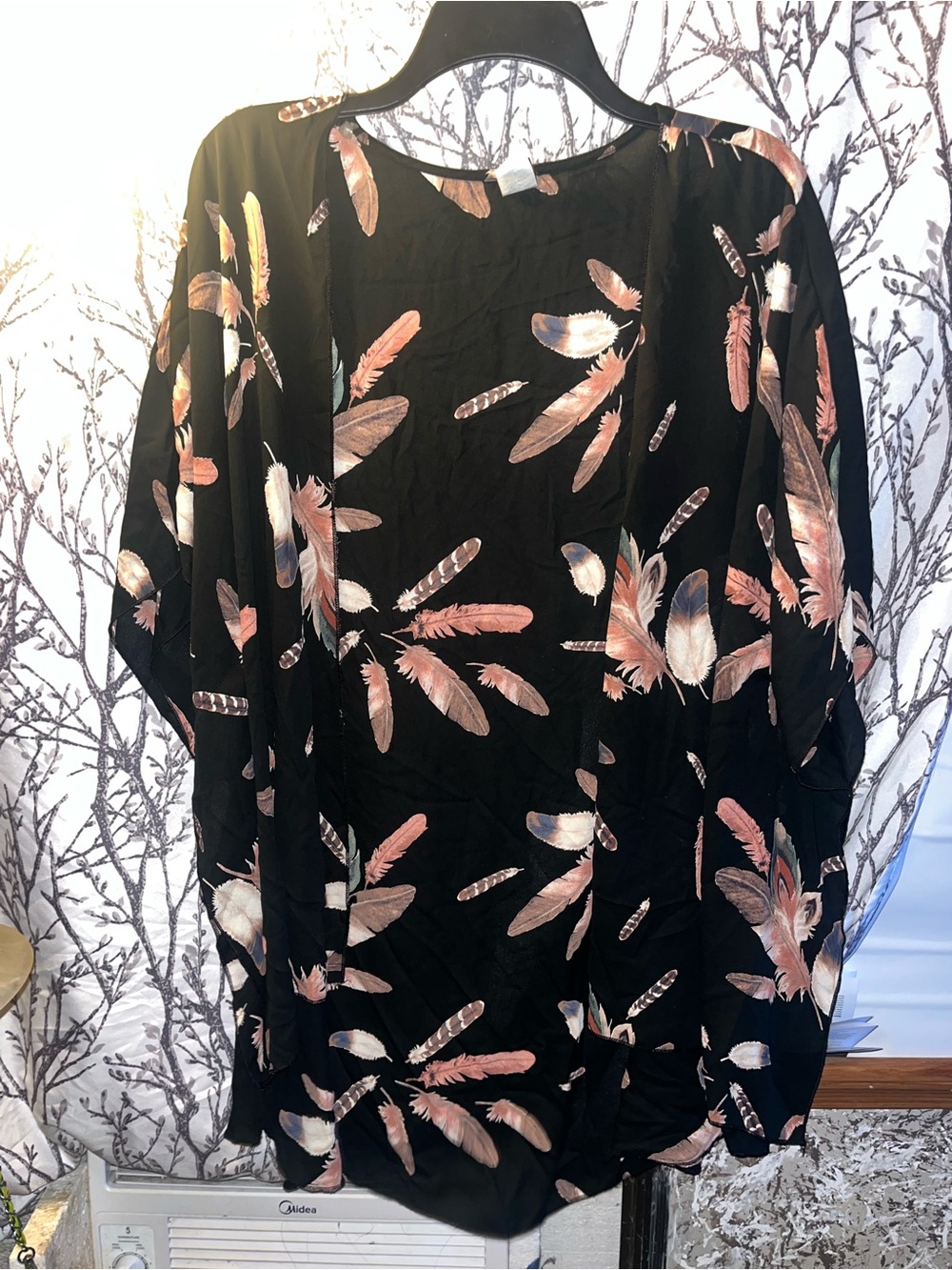 Women’s Black Feather-Print Kimono Blouse